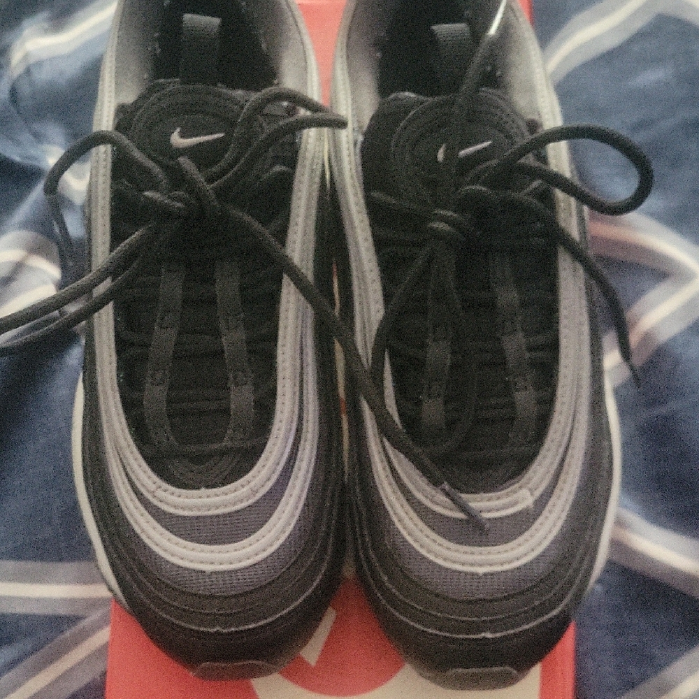 NikeAirmax plus Dual-Tone Black and Gray Sneakers